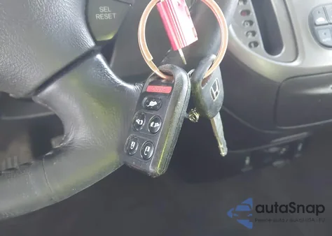 2005 Honda Odyssey Touring z USA, uszkodzony, nr VIN 5FNRL38845B033442